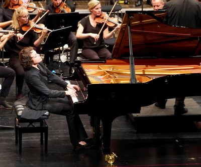 In großem musikalischem Einverständnis mit dem Orchester musizierte Jasminka Stancul das erste Klavierkonzert von Ludwig van Beeethoven.