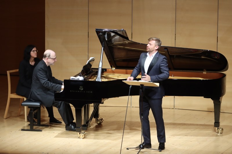 Pavol Breslik, der weltweit gefragte lyrische Mozart- und Belcanto-Tenor nahm die vokale Herausforderung des Mahler Werks an © Schubertiade Gmbh