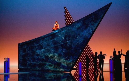 Judith Weirs Oper "Achterbahn" bietet ein schönes, ins Heute übertragenes und gestylt inszeniertes Märchen aus Sizilien © Bregenzer Festspiele / Karl Forster