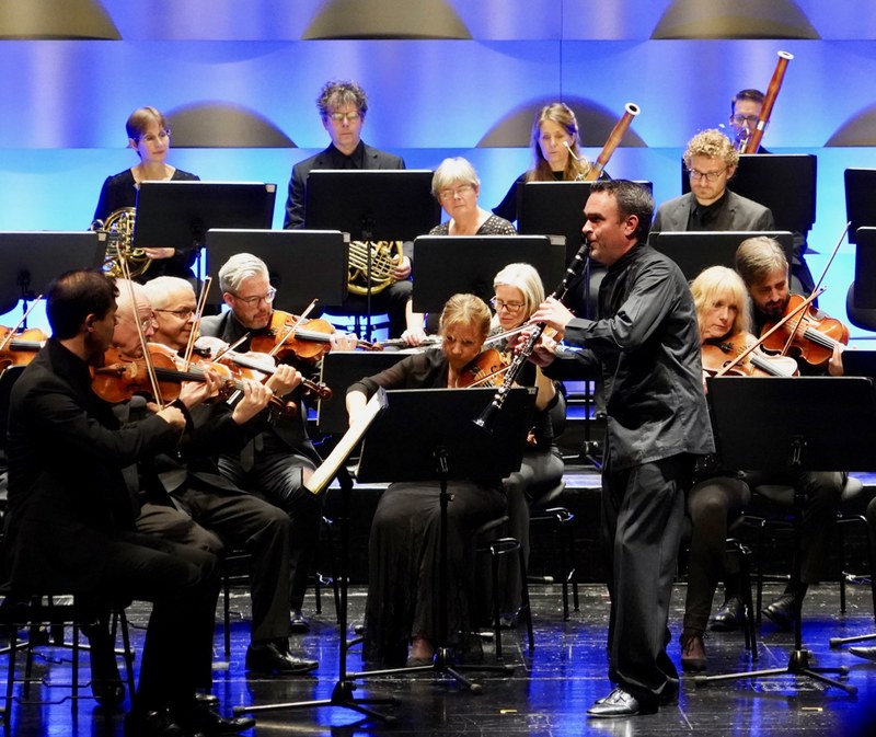 Der deutsche Klarinettist, Komponist und Dirigent begeisterte im Rahmen der Bregenzer Meisterkonzerte im Festspielhaus zusammen mit dem Kammerorchester "St. Martin in the Fields" das Publikum mit Mozart und einer Eigenkomposition.