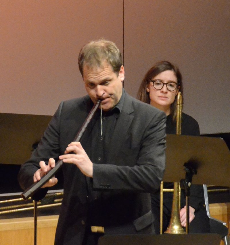 Frithjof Smith musizierte mit dem "Concerto Stella Matutina" und versetzte mit seinem virtuosen Spiel auf dem Zink die Zuhörenden in der Kulturbühne AmBach in Staunen.