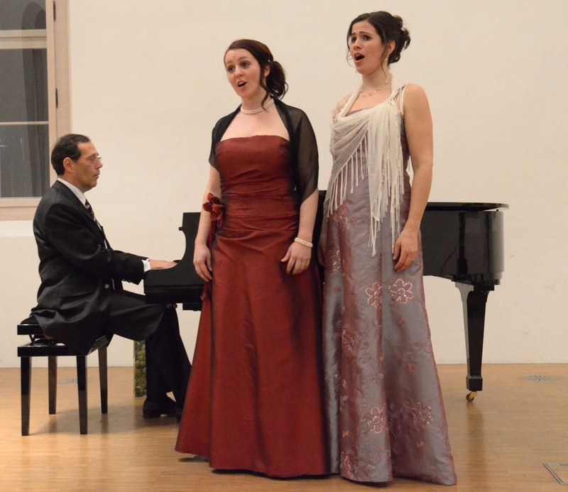 Iván Kárpáti am Klavier, die Sopranistin Sabine Winter und die Mezzosopranistin Martina Gmeinder boten beste Unterhaltung