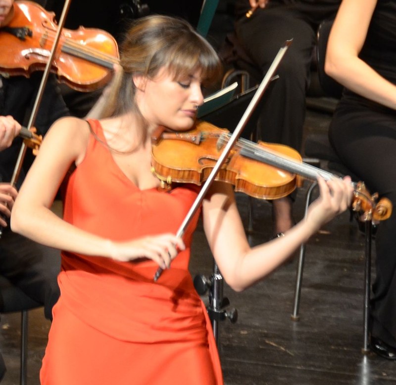 Die aufstrebende Musikerin Nicola Benedetti hat eine sympathische Ausstrahlung und spielte temperamentvoll