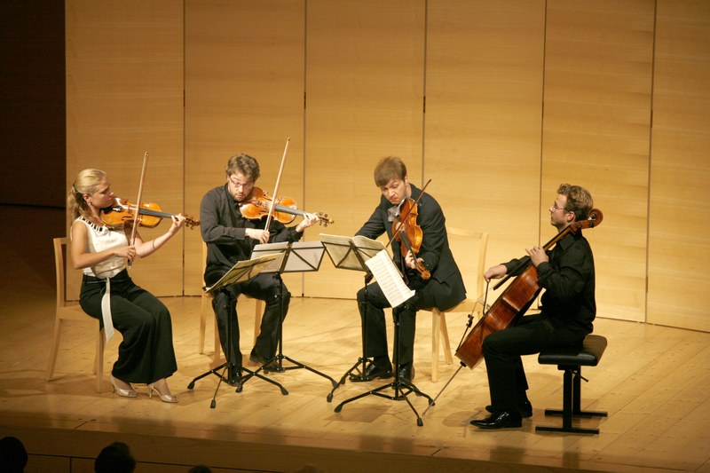 Julia Fischer, Alexander Sitkovetsky, Nils Mönkenmeyer  und Benjamin Nyffenegger wurden nach ihrem Debütkonzert bei der Schubertiade Schwarzenberg gefeiert.  (Foto: Schubertiade)