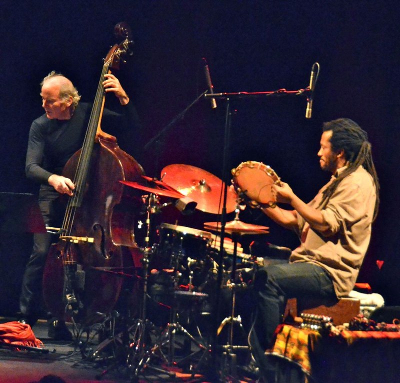 Peter Herbert und Luis Ribeiro boten ein kraftvolles Fundament.