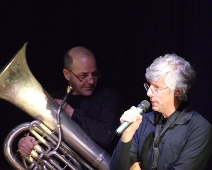Von Werner Gorbach, Saxophonist in den Reihen der Big Band Walgau, wurde ein neues Werk präsentiert.