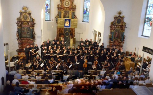 Die neu renovierte Wallfahrtskirche Maria Bildstein bot einen ehrwürdigen Rahmen für die Aufführung des "Messias" von Georg Friedrich Händel. Die enthusiastische Werkdeutung begeisterte die Zuhörenden, die mit standing ovations für dieses musikalische Großereignis dankten.