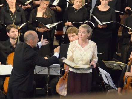 Es war ein Herzenswunsch der  Sopranistin Birgit Plankel Händels "Messias" in der Wallfahrtskirche in Bildstein zur Aufführung zu bringen. Benjamin Lack war ihr Bruder im Geiste und leitete die Aufführung dieses großen Werkes souverän.