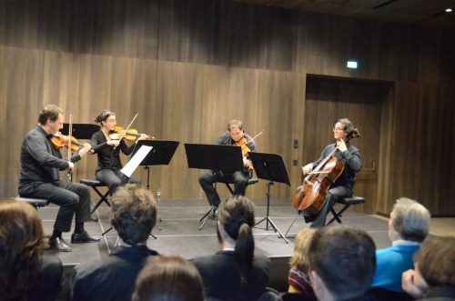Das "Montfort Quartett" mit Klaus Nerdinger, Jelena Nerdinger, Guy Speyer und Emil Bekir gewinnt Profil auch durch die Auseinandersetzung mit zeitgenössischer Musik.