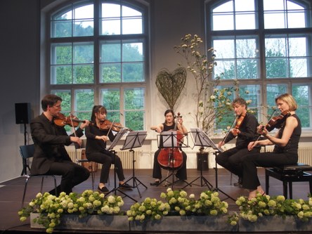 Werke von Komponistinnen der Vergangenheit und der Gegenwart spielen bei "Musik in der Pforte" eine wesentliche Rolle. Unter anderem hat die Aufführung des Streichquintetts von Johanna Müller-Hermann international Beachtung gefunden.