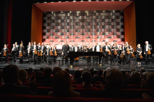 Das "Chamber Orchestra of Europe" interpretierte Bartoks "Divertimento" unter der Leitung der Konzertmeisterin Lorenza Borrani
