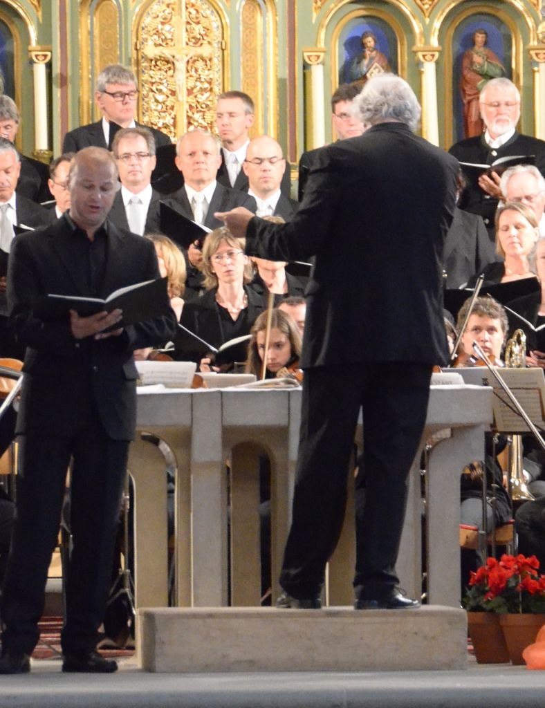 Johannes Puchleitner sang mit einem warmen Timbre und textdeutlich.