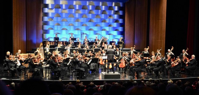 Das Symphonieorchester Vorarlberg unter der Leitung von Gérard Korsten spielte das dritte Abonnementkonzert der Saison im ausverkauften Bregenzer Festspielhaus. Zu hören gab es klangschwelgerische Werke von Karl Bleyle, Max Bruch und Peter I. Tschaikowsky.