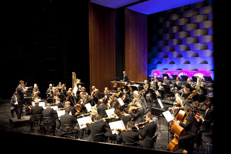 Die Wiener Symphoniker unter der Leitung von Philippe Jordan begeisterten im Bregenzer Festspielhaus mit Werken von Webern, Brahms und Schubert.