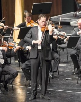 Nikolaj Znaider als Solist des Violinkonzertes von Johannes Brahms musizierte mit viel Elan, feinsinnigem Klang und ausgeklügelter Spieltechnik. (Foto: Bregenzer Festspiele)