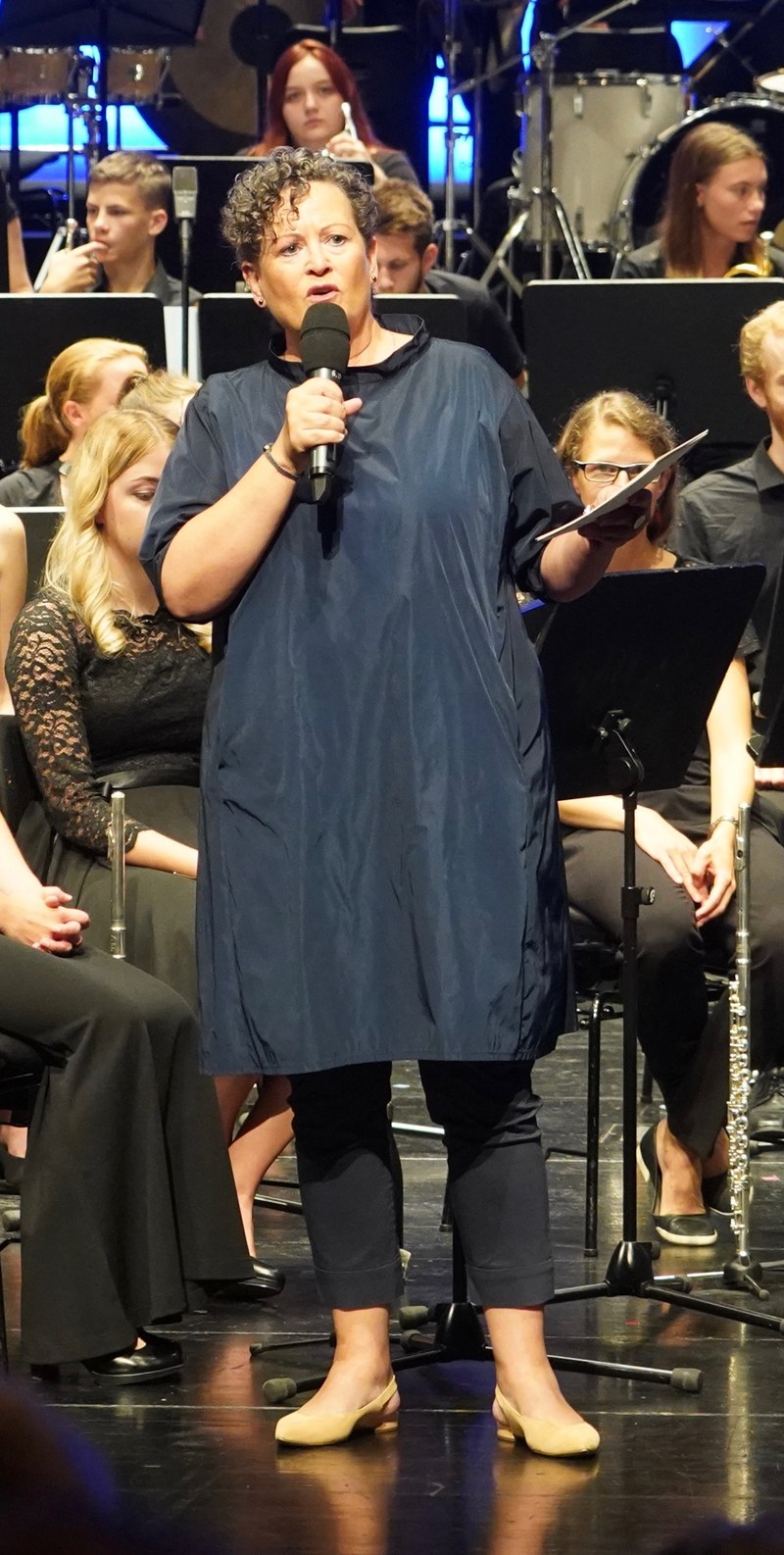 Bettina Barnay moderierte das Konzert auf ihre unverwechselbare Weise.