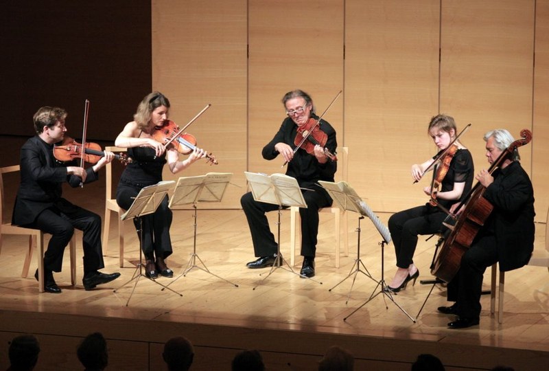 Renaud Capucon, Hanna Weinmeister, Gérard Caussé, Lea Hennino und Clemens Hagen erhielten frenetischen Beifall für ihre Werkdeutungen.