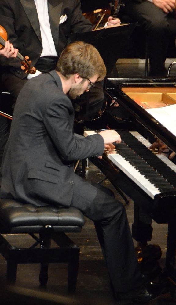 Konzentriert und auf vielgestaltige Details bedacht modellierte Antoine Françoise das G-Dur Konzert von Maurice Ravel.