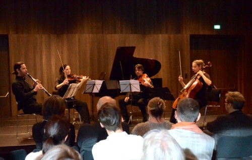 Das "ensemble plus" musizierte im vorarlberg museum in guter Stimmung und mit viel Esprit Werke von Johannes Wohlgenannt Zincke, Johanna Doderer und Helmut Schmidinger.