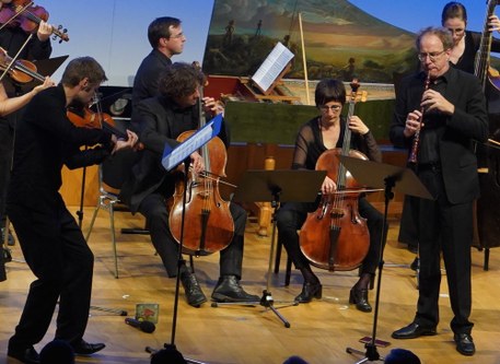 Das Doppekonzert für Oboe und Violine von J.S. Bach interpretierten der musikalische Leiter Alfredo Bernardini an der Oboe und der Konzertmeister David Dabrek an der Violine.