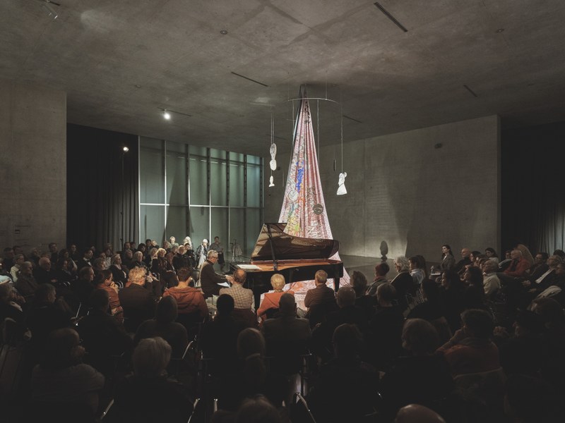 Marino Formenti stellte im Rahmen der Montforter Zwischentöne im KUB die spannende Frage "WoFür Elise?" und faszinierte durch eine spannende Werkzusammenstellung und eine bewundernswerte Spielart. (Foto: Lucas Breuer)
