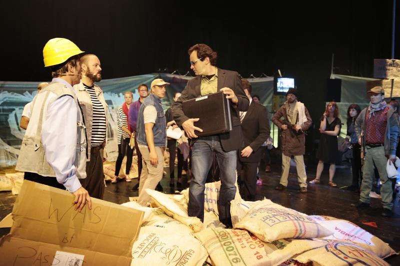 Die Uraufführung von Peter Herberts "Trans Maghreb" war eine vielschichtige und seit Langem nicht mehr in dieser Dichte erlebte Performance, die im Rahmen der "Kunst aus der Zeit" bei den Bregenzer Festspielen geboten wurde. (Foto: Bregenzer Festspiele)