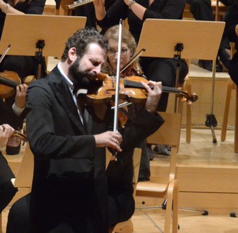 Der russische Geiger Ilya Gringolts verlieh dem berühmten Violinkonzert op. 77 von Johannes Brahms eine individuelle Note durch seine nuancierte Tongebung und die eigene Kadenz.