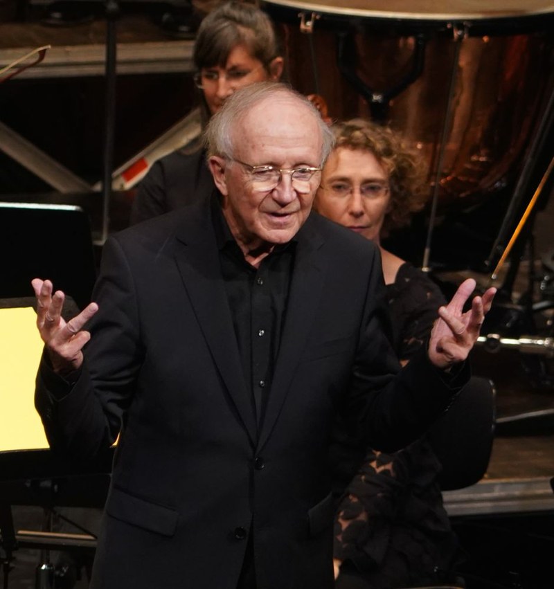 Heinz Holliger ist ein ausgewiesener Kenner der Musik von Franz Schubert. Dementsprechend bot die Werkdeutung der sechsten Symphonie viele außergewöhnliche Anreize.