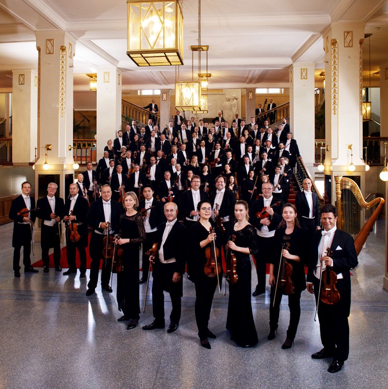 In traditionellem Rahmen bewegt sich das Konzert der Wiener Symphoniker, die jeweils einmal außerhalb der Festspiele in dieser Reihe gastieren. (© Peter Rigaud)