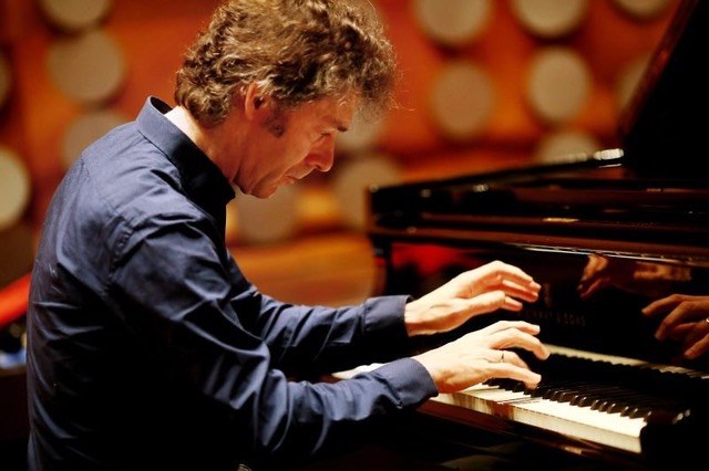 Der deutsche Pianist Bernd Glemser musste kurzfristig für Eliso Virsaladze einspringen. (© Kammerorchester Arpeggione)