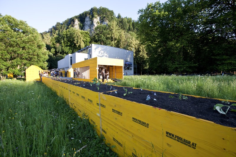Schaltafeln als Rohmaterial des Architekturkonzeptes