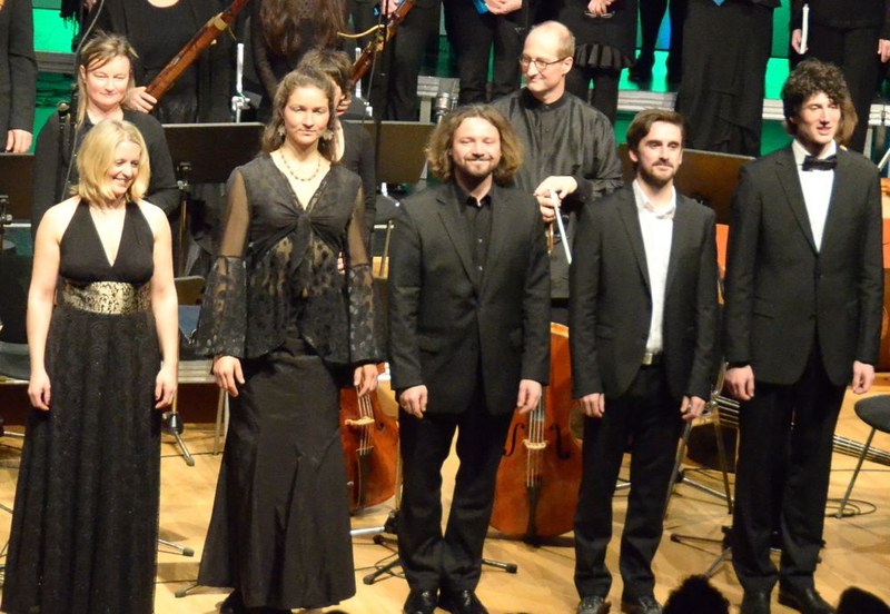 Die SolistInnen Maria Erlacher, Katrin Auzinger, Gernot Heinrich, Lothar Burtscher und Johannes Schwendinger verliehen den Arien und Duetten Profil.
