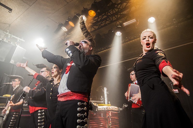 Die Leningrad Cowboys aus Finnland im Conrad Sohm
