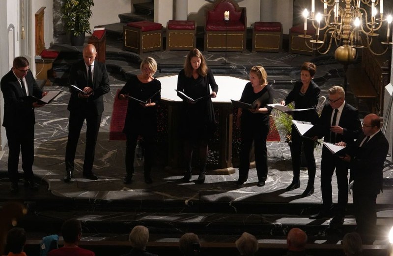 Das Vokalensemble Ottava Rima - Bernadette Oberscheider und Michaela Steger (Sopran), Ursula Gantner-Moldaschl und Heike Bösch (Alt), Oliver Moldaschl und Herbert Motter (Tenor) sowie Uwe Grabher und Sigurd Flora (Bass) - gestaltete auch differenziert ineinander geführte Linien ohne Dirigenten und beeindruckte mit einer ausgeklügelten Werkauswahl.