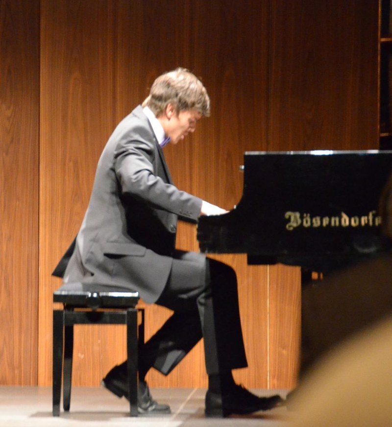 Aaron Pilsan beeindruckte mit "revolutionären" Komposition von Beethoven und Chopin.