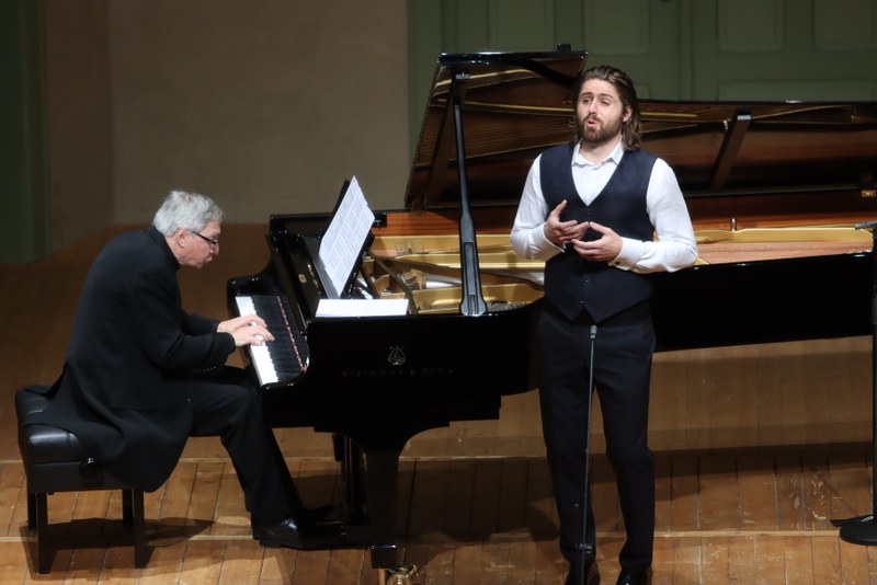 Der Bariton Konstantin Krimmel und Wolfram Rieger am Klavier gestalteten bei der Schubertiade Hohenems einen Liederabend, der wohl niemanden kalt ließ. (Foto: Schubertiade Hohenems)
