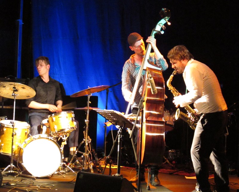 Christian Lillinger, Petter Eldh und Wanja Slavin - "The Neubauten" begeistern mit mehrheitstauglichem Avantgarde-Jazz (schade, dass das die Mehrheit nie erfahren wird!)