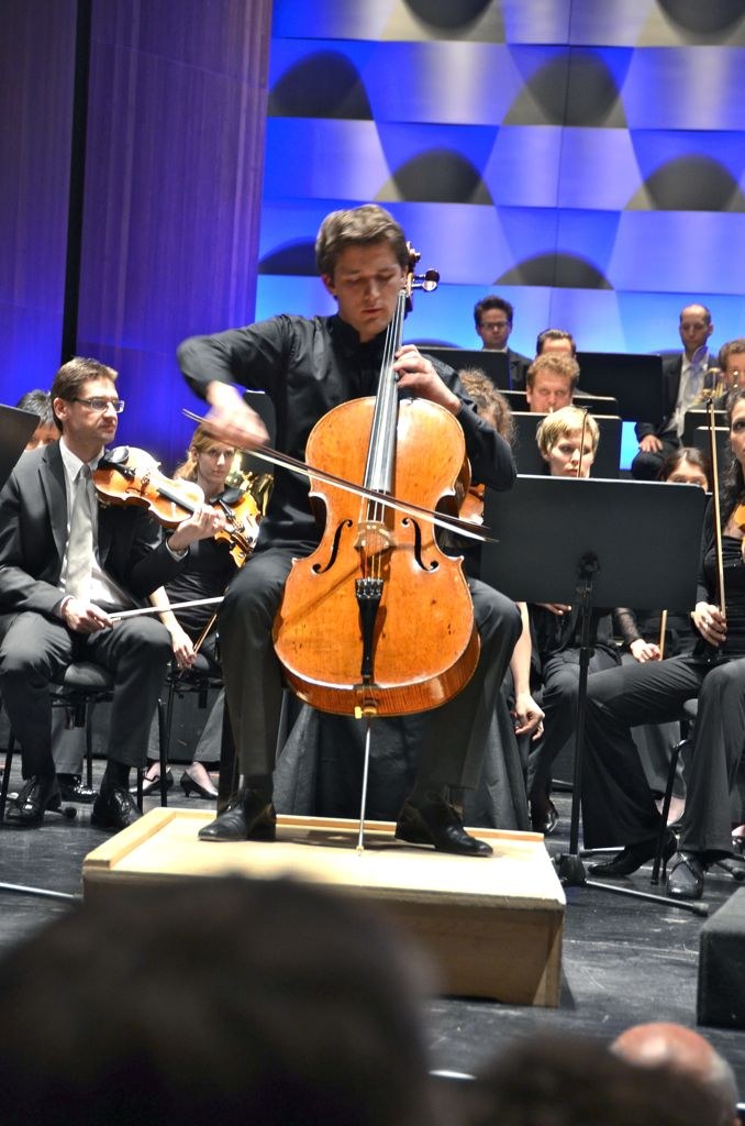 Maximilian Hornung konzertierte bereits zum dritten Mal mit dem Symphonieorchester Vorarlberg. Dieses Mal begeisterte er mit Dvoraks Cellokonzert.