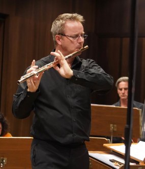 Für den Flötisten Erwin Klambauer komponierte Helmut Schmidinger ein Flötenkonzert.