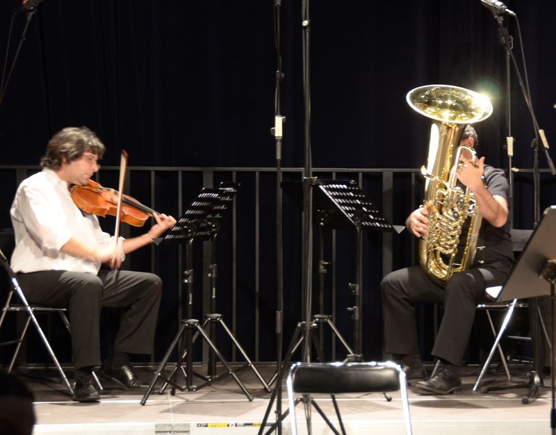 Eine Bratsche und eine Tuba sind nicht alle Tage im Duett zu hören. Andreas Ticozzi als Programmgestalter und Bratschist hatte während der Langen Nacht viel zu tun.