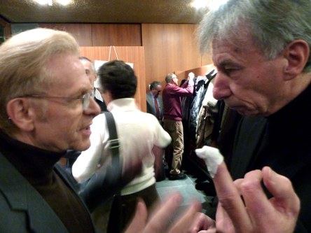 Ein solches Projekt ging nicht ganz ohne Blessuren ab: 2011 klemmte sich Oberhammer kurz vor dem Konzert den Mittelfinger ein und spielte trotzdem (Kollege Hans-Udo Kreuels links).