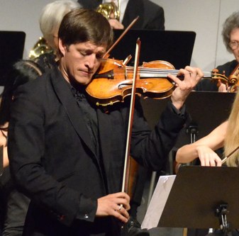 Im Mittelpunkt stand der sympathische Solist Pawel Zalejski mit seiner inspirierenden Deutung des A-Dur Violinkonzertes von W.A. Mozart.