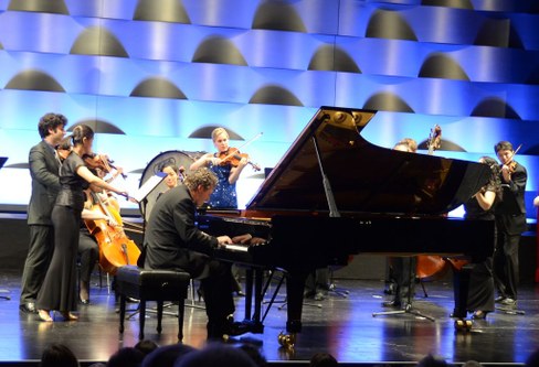 Der österreichische Pianist Markus Schirmer ist derzeit auf Tournee mit „A Far Cry". Die künstlerischen IndividualistInnen ergänzten sich in ihrem Zusammenwirken hervorragend.