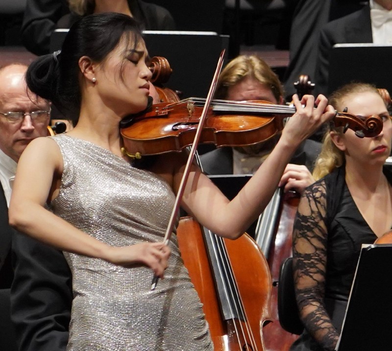 Ye-Eun Choi musizierte das berühmte Violinkonzert von Jean Sibelius voller Leidenschaft und emotionaler Tiefe. Neben ihrem Spiel begeisterte sie auch mit ihrer bescheidenen und sympathischen Ausstrahlung.