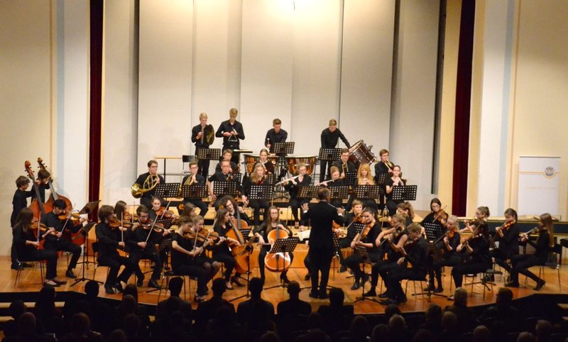 Die KBS Sinfonietta unter der Leitung von Benjamin Lack lud in den Festsaal des Landeskonservatoriums zum Adventkonzert des Soroptimist Clubs Bregenz/Rheintal.