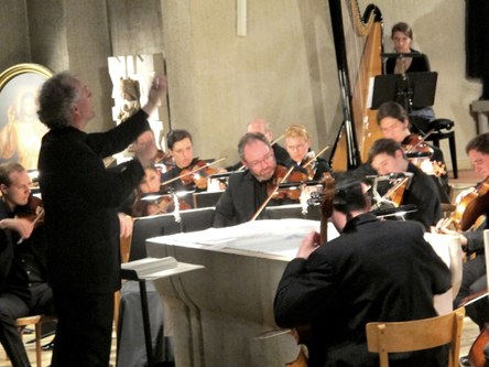 Der aus Altach stammende Dirigent Manfred Honeck inszenierte Mozarts Requiem wie einen Gottesdienst ganz aus seinem tiefen Glauben heraus