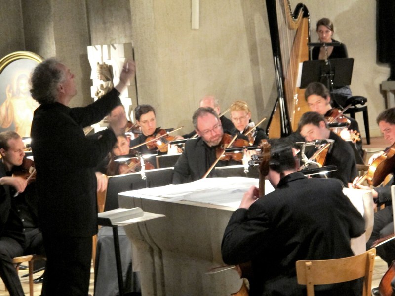 Der aus Altach stammende Dirigent Manfred Honeck inszenierte Mozarts Requiem wie einen Gottesdienst ganz aus seinem tiefen Glauben heraus