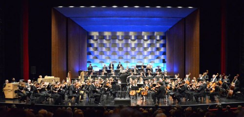 Das Symphonieorchester Vorarlberg zog in einer riesigen Orchesterbesetzung, ergänzt durch Celesta, Klavier und Orgel, alle Register.