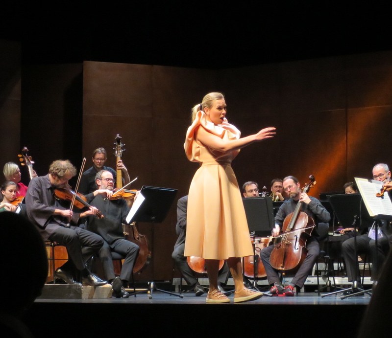 Elsa Dreisig mit dem Basler Kammerorchester