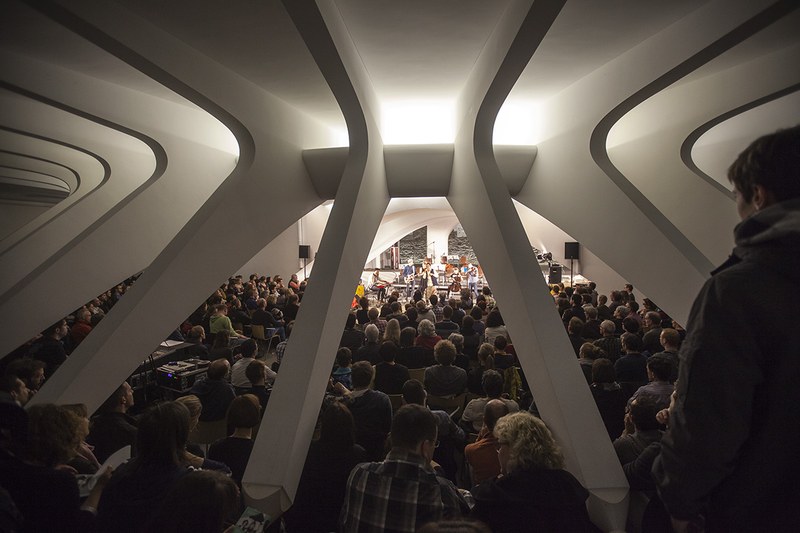 Die futuristische Architektur des Pfalzkellers mit Mother Lewinsky (DK)